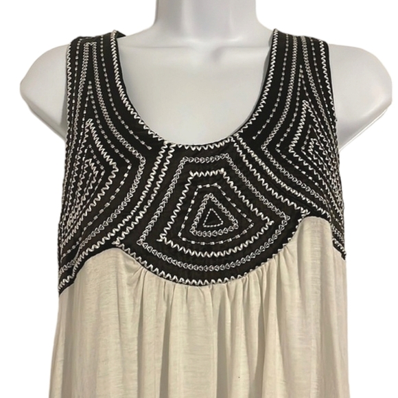 Papillon Blanc  Embroidered Accent Neckline Multicolored Size Medium - Picture 2 of 3